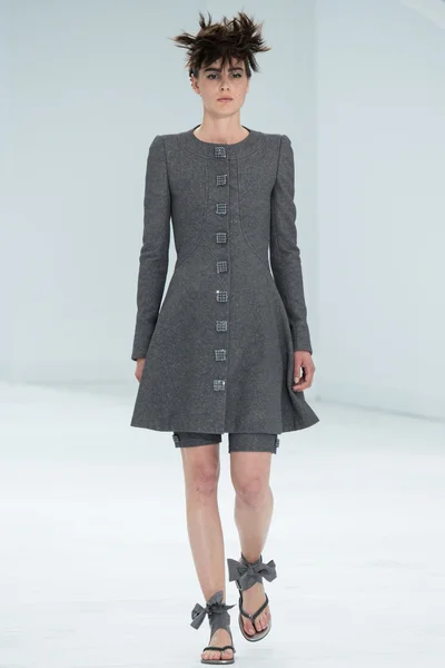 Look 10